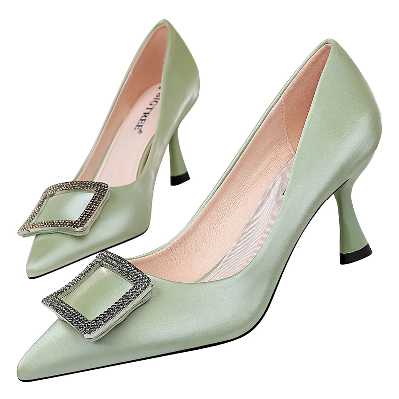 Женские туфли с кристаллами на каблуке 7 см офисные красные лодочки зеленого