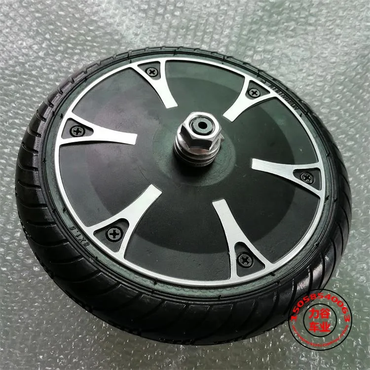 Электрический скутер переоснащен 8-дюймовым ультратонким бесщеточным