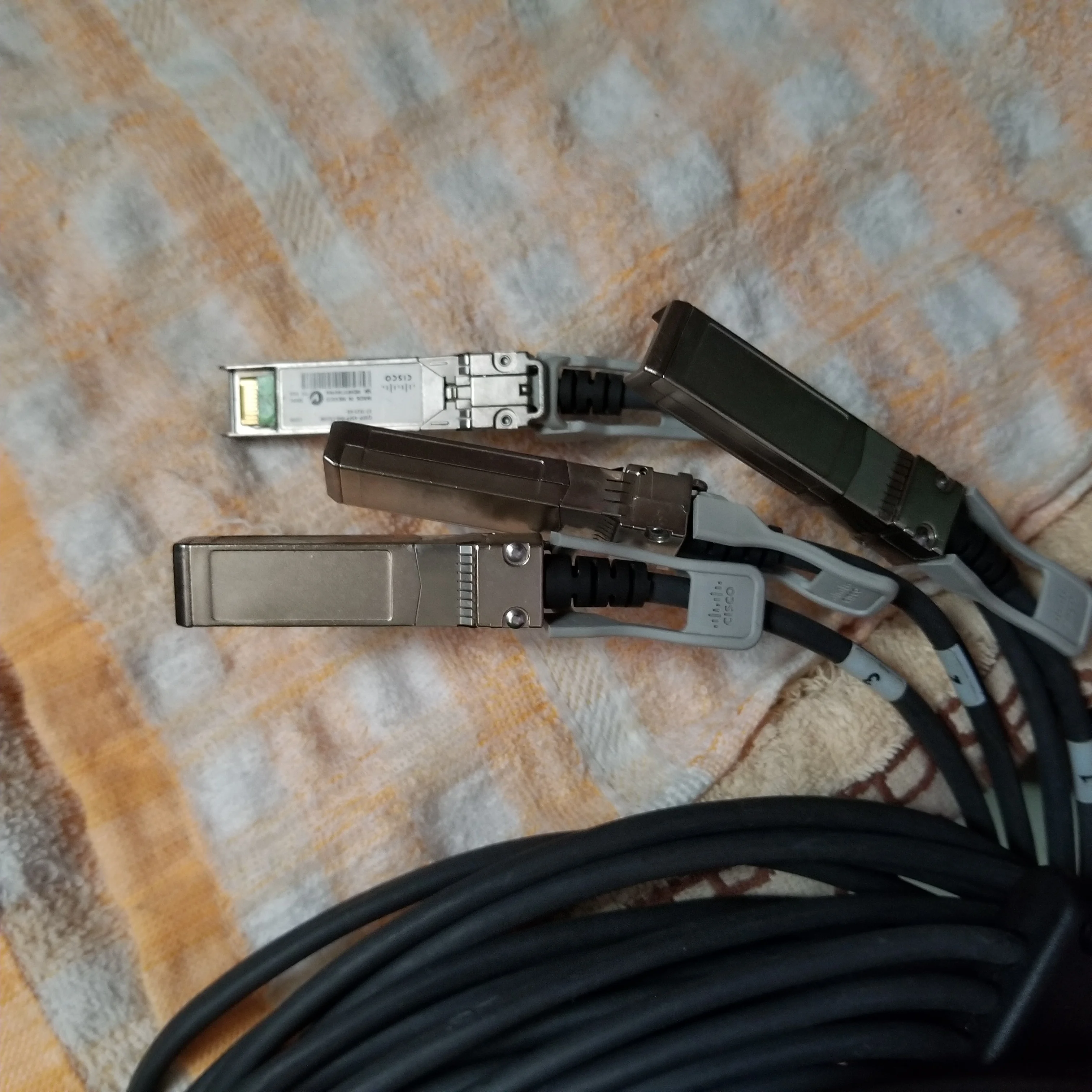 5 м 15ft 40G QSFP до 4 программированием в производственных условиях + 5m Большие размеры