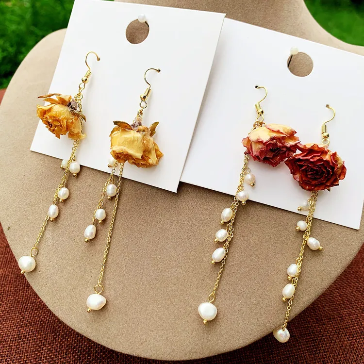 Серьги-подвески женские в виде бессмертных цветов