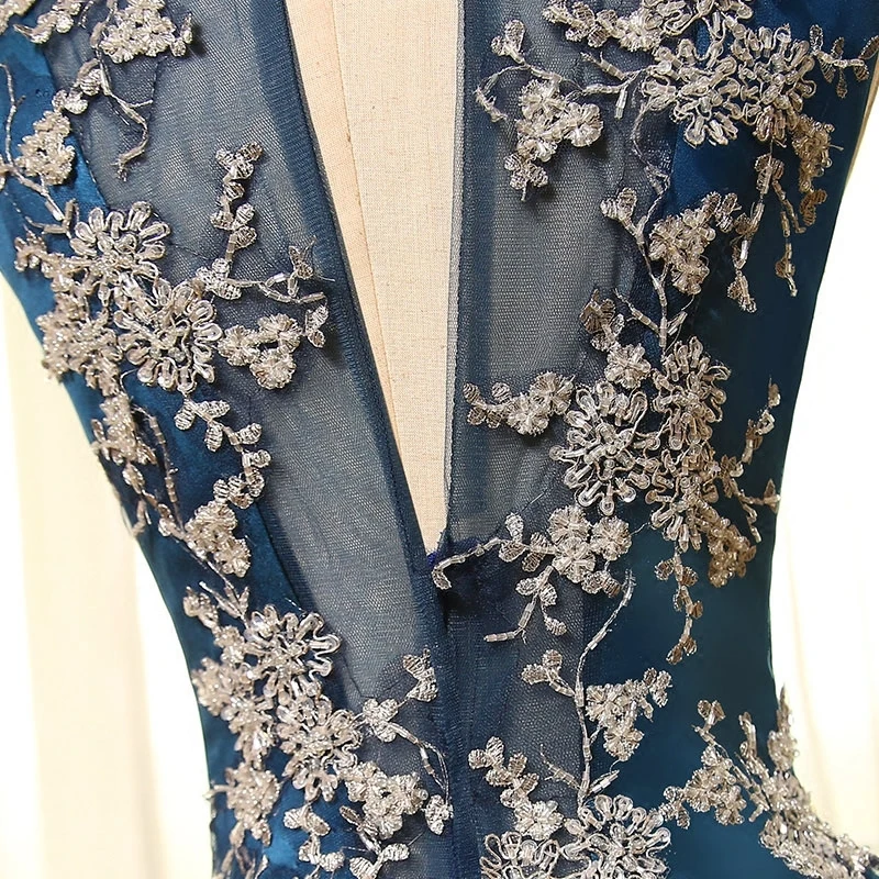 Длинное вечернее платье 2019 бальное с высоким воротом кружевное без рукавов