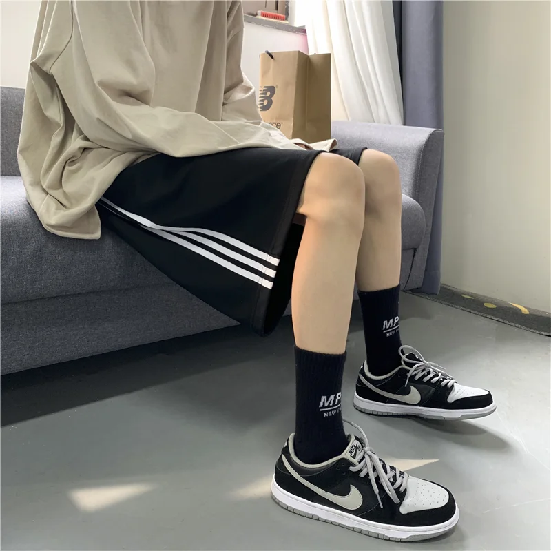 

Shorts in summer tide three bar pure color elastic waist width 5 minutes of pants legs student leisure fashion sports