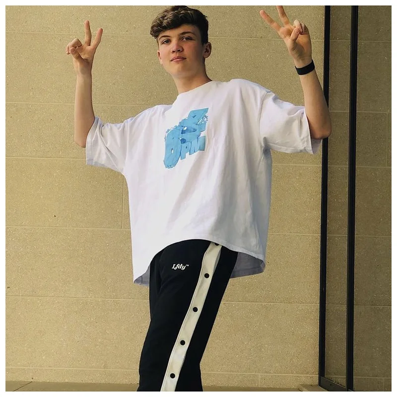 

Женская футболка с коротким рукавом, круглым вырезом и надписью