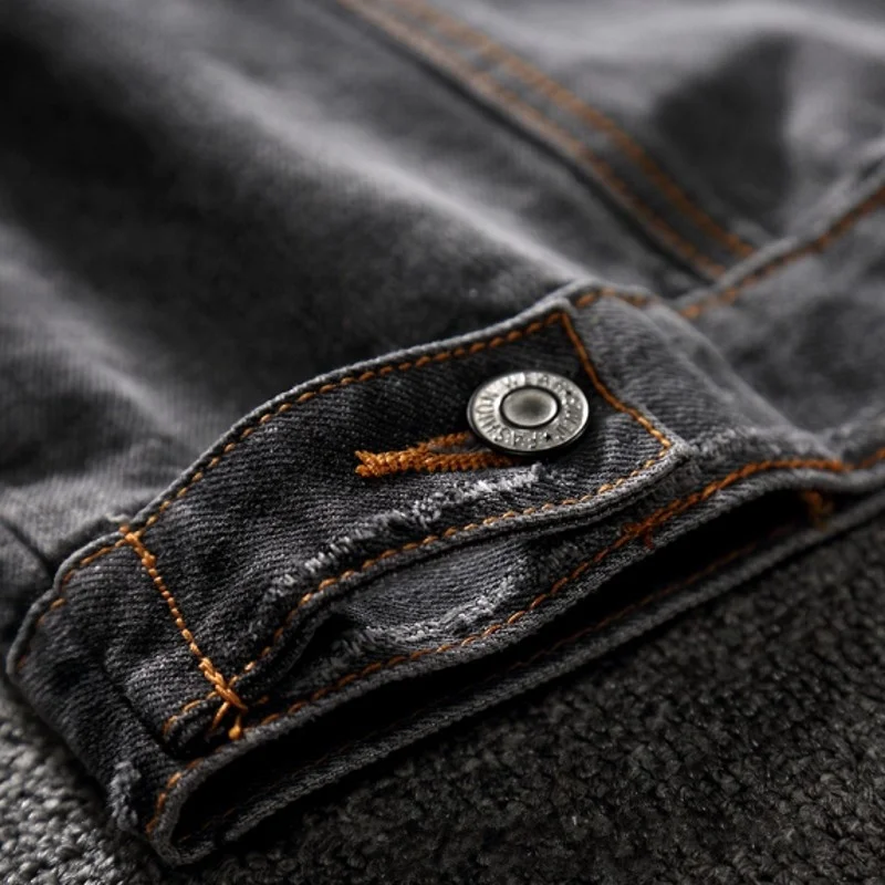 Джинсовая куртка мужская с потертостями модный приталенный силуэт Бомбер