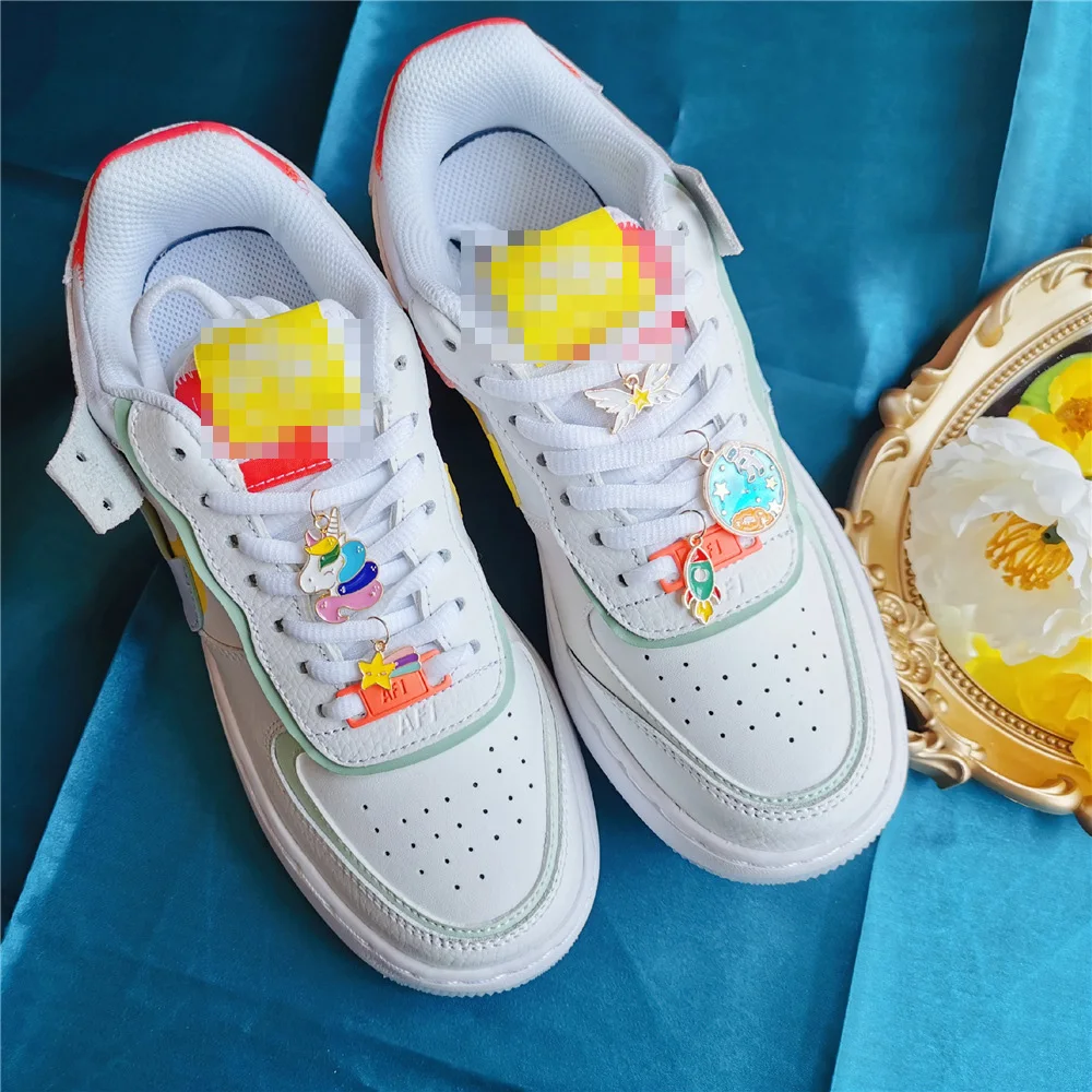 

New AF1 marca cute unicorn dragon decoration ornaments personality sakura dinosaur shoes chain AJ1 2, 3, 4, fashion shoes, acces