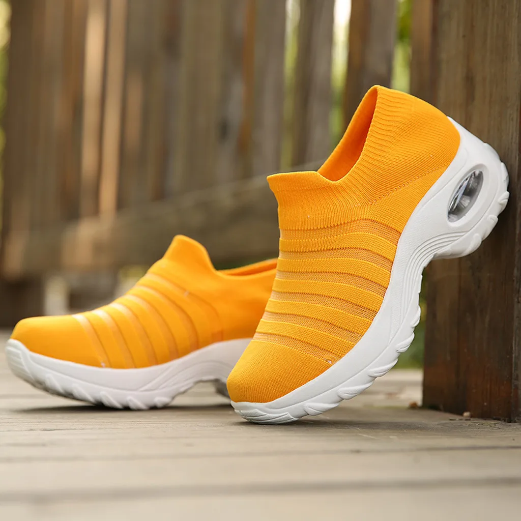 Женские кроссовки без шнуровки черные сетчатые дышащие носки на плоской подошве