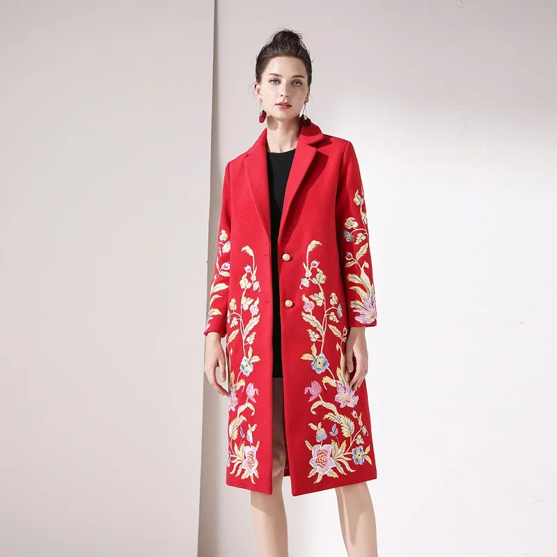 Женское шерстяное пальто длинное однобортное с вышивкой красного и синего цвета