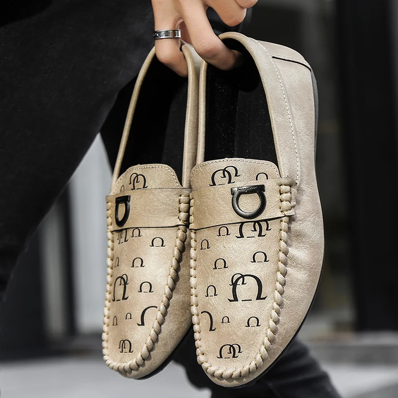 

New Spring Men's Leather Shoes Letter Print Slip-on Leather Driving Shoes Male Lazy Low Casual Loafer Shoes Men mocassini uomo