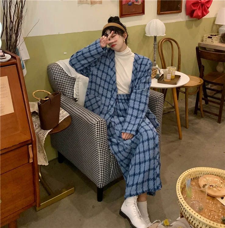 Женский шерстяной костюм в клетку комплект из двух предметов с юбкой и высокой