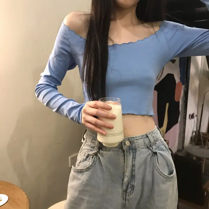 Женская футболка без бретелек однотонная короткая с длинными рукавами и