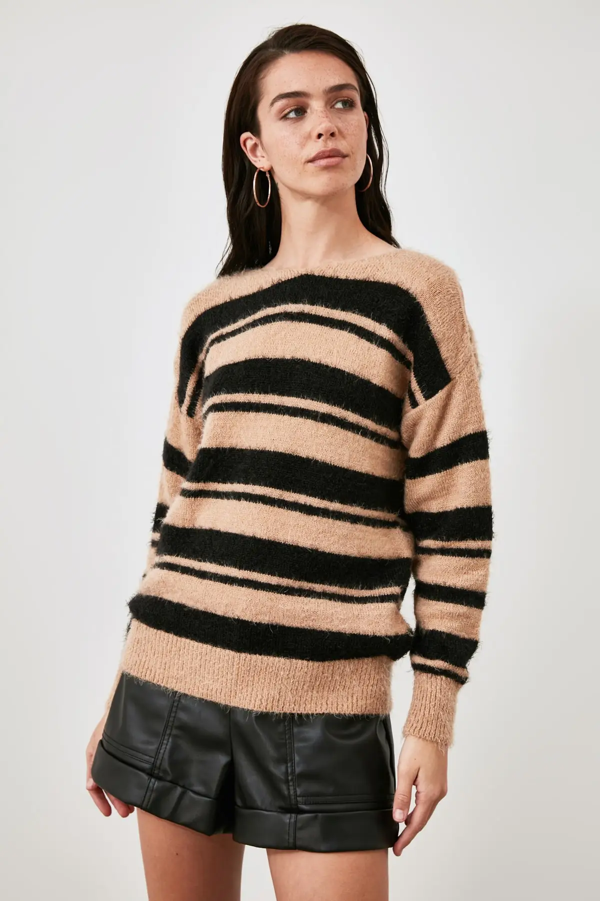 

Trendyol Cut Out Detail Knitwear Sweater TWOAW21KZ2781
