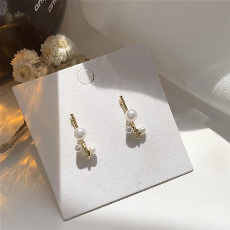 Элегантный тонкий мини жемчуг украшенное цветочными лепестками ветви дерева