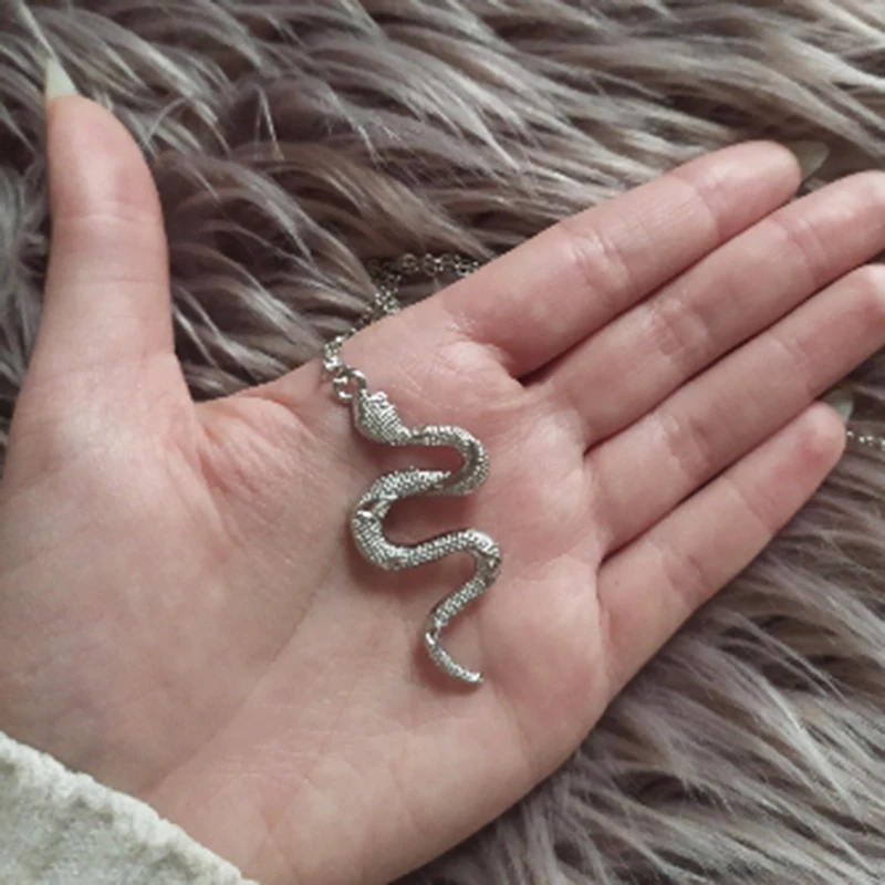 Ожерелье Змея Новый Животное Подвеска Женщины Минималистский Стиль Сплавный Модный Женский Подарок на День Рождения Ювелирные Изделия для Вечеринок.