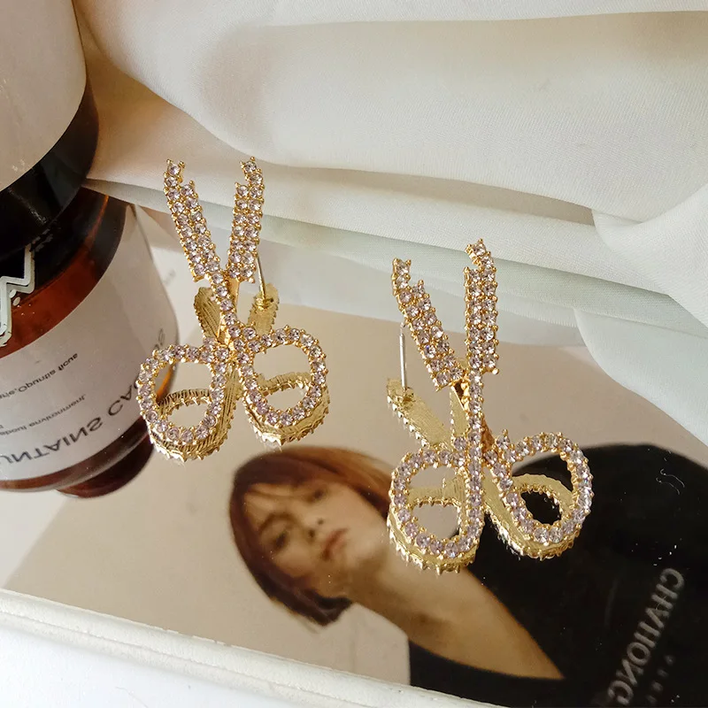 

Korean Fashion Vintage Needle Scissor Shape Rhinestone Gold Plating Women Stud Earrings