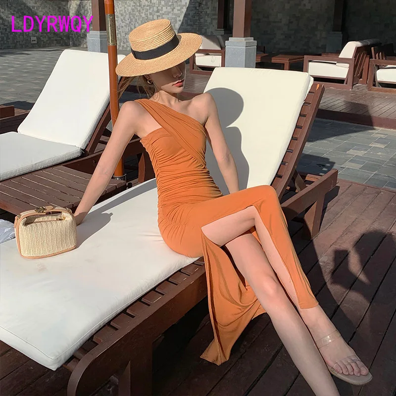 

LDYRWQY 2021 summer new French shoulder strapless pure color retro exterior wear fashionable sexy slim dress Office Lady