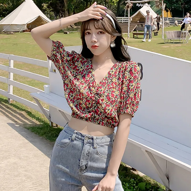 

Women Blouse Short Shirt Short Sleeve Printed Tops Retro Girl Women Shirt V Neck Sweet Pleated Loose Shirt Tops