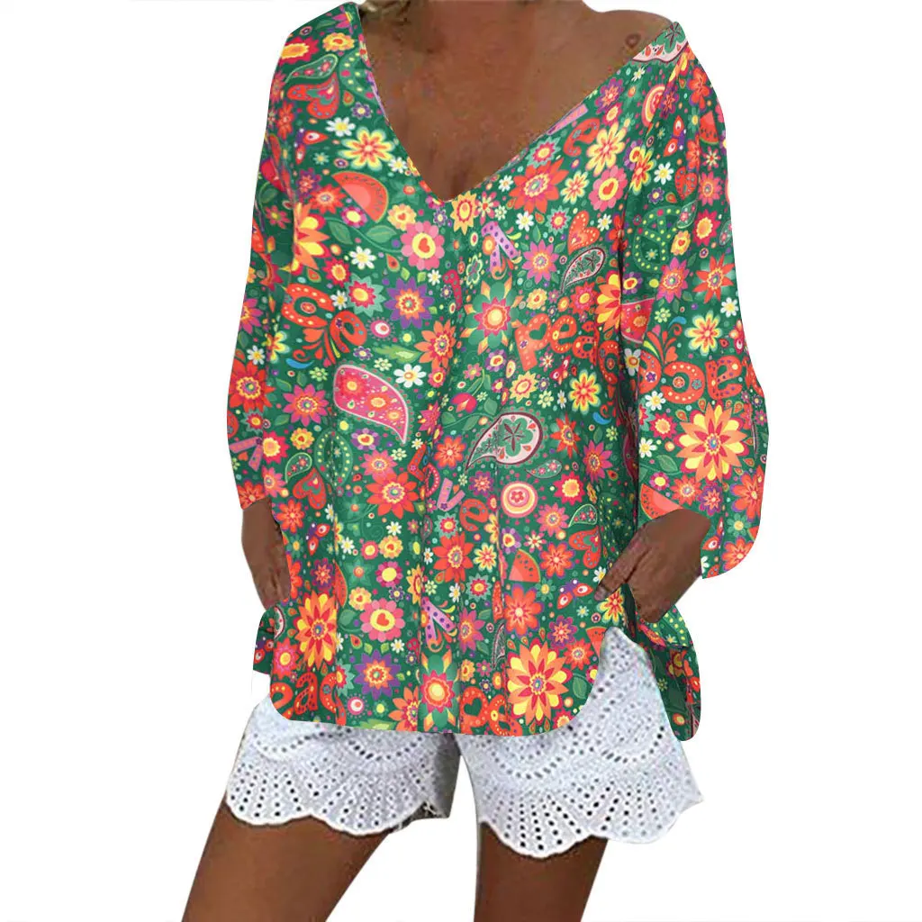 Женская свободная футболка с принтом в виде разбитых цветов и букв v образным