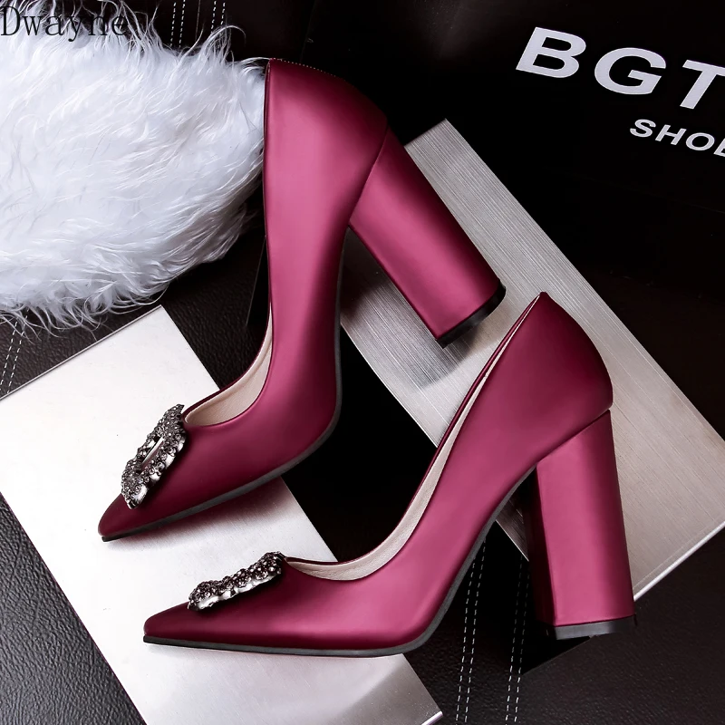 Женские остроносые туфли на высоком толстом каблуке свадебные Стразы с