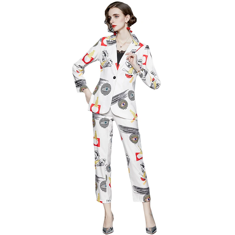 

Костюм женский из блейзера и брюк, прямой, с принтом, на одной пуговице