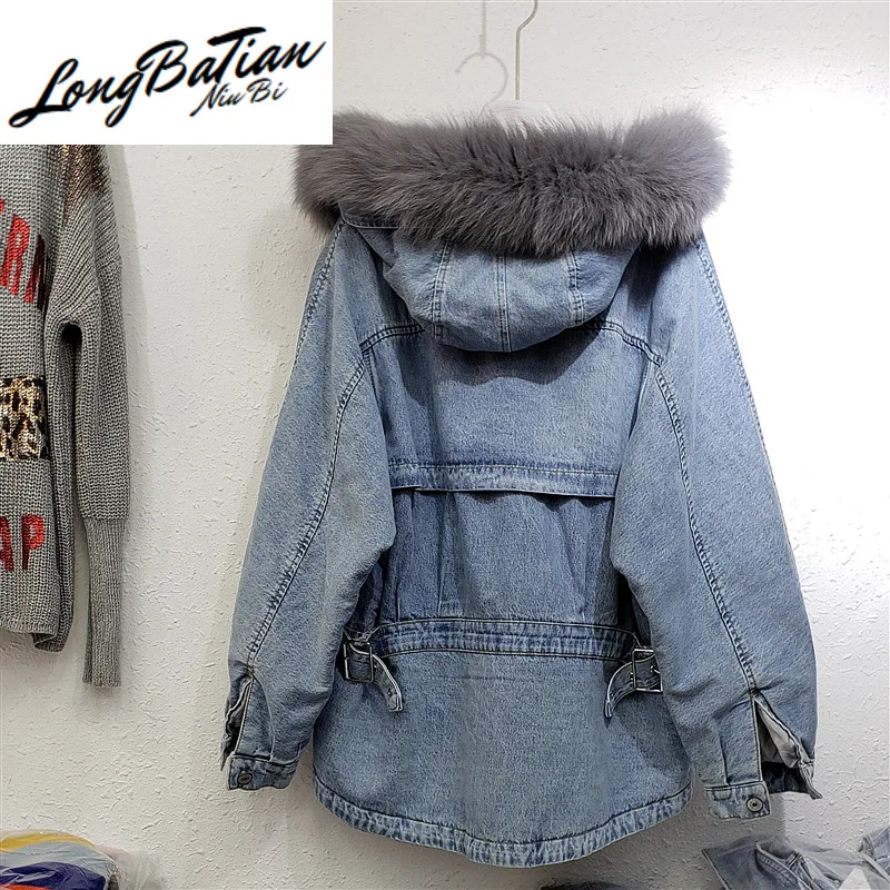 

Женская джинсовая куртка с большим меховым воротником, с капюшоном и плюшевой подкладкой, свободная винтажная верхняя одежда с длинным рук...