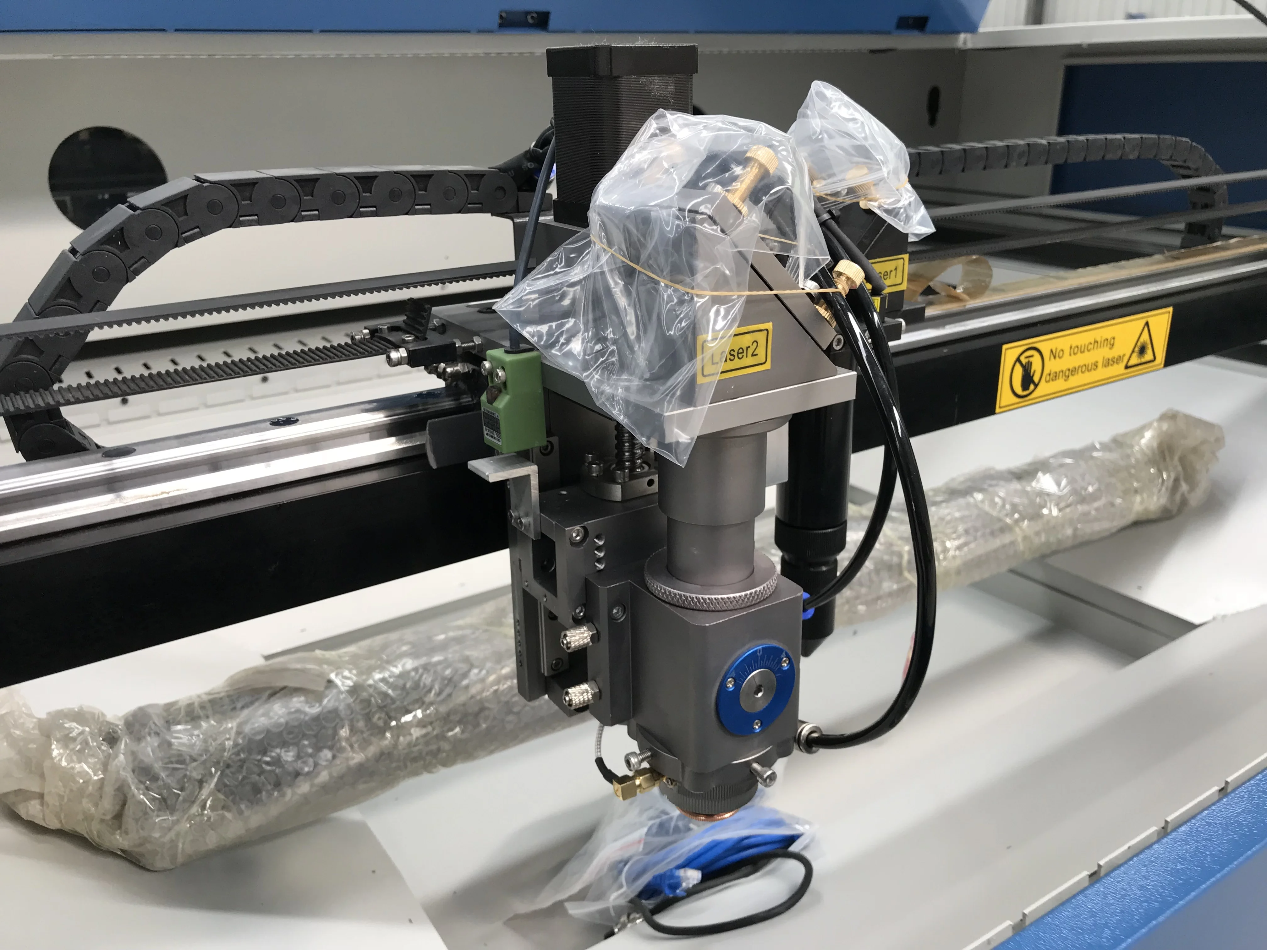 Лазерный гравировальный станок Co2 с двумя головками для акрила 1390 лазерный