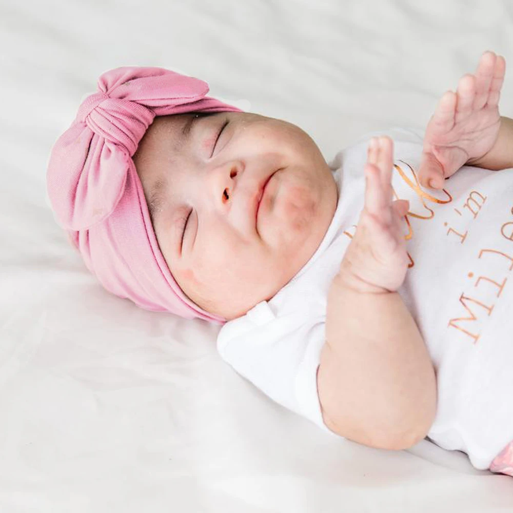 

Однотонная Шапка-бини для новорожденных с бантиком и ушками, однотонная индийская шапка для малышей, Шапка-бини с бантиком и узором, Теплая ...