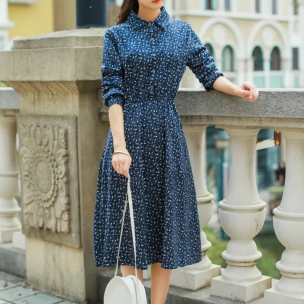 Японское осенне зимнее женское платье темно синего цвета красное вино цветочное