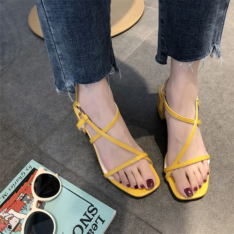 Новые модные летние женские босоножки пикантные Модные римские сандалии на