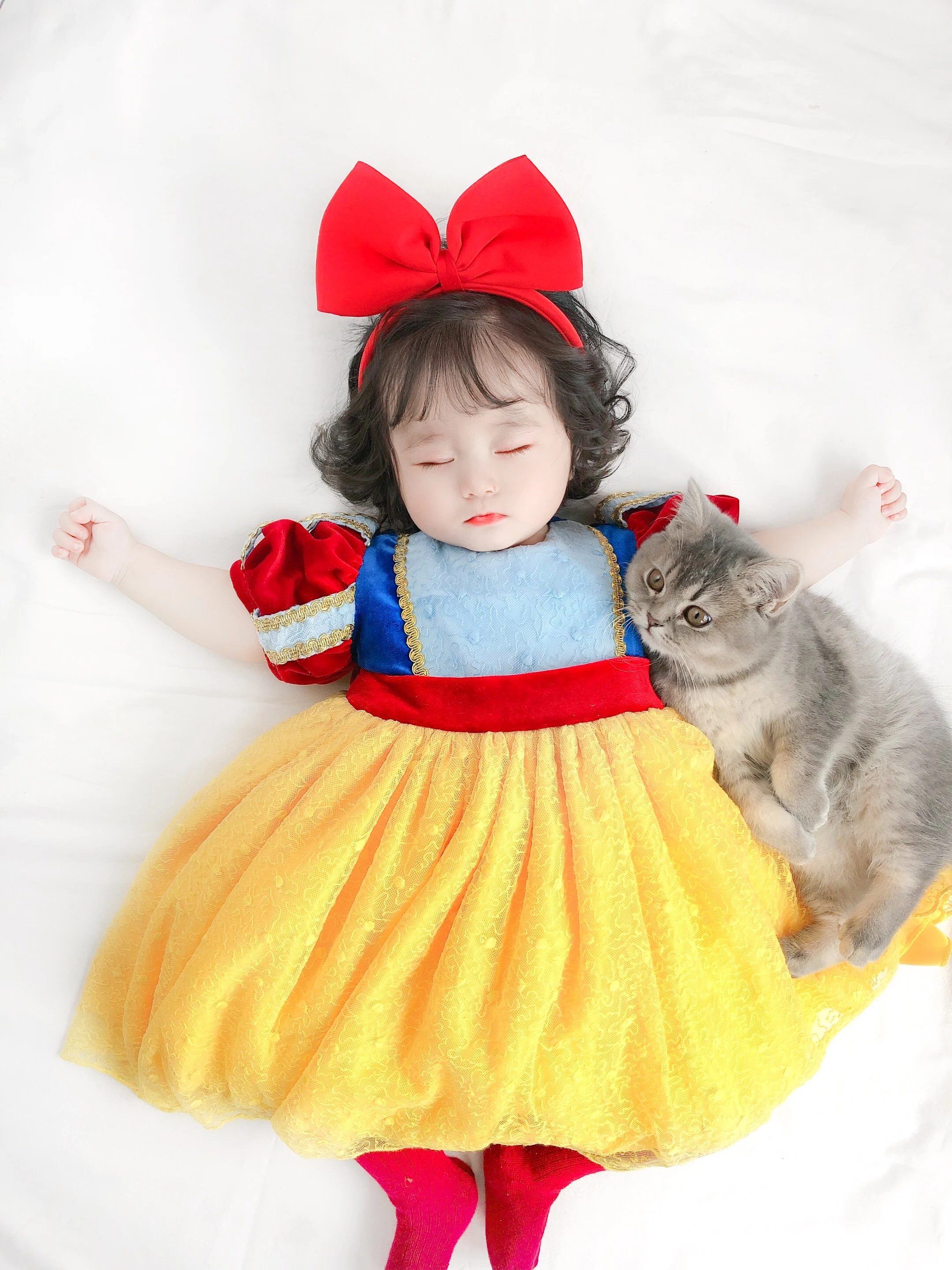 

Осенне-зимнее весеннее бархатное платье Белоснежки с повязкой на голову для маленьких девочек, 2 шт.