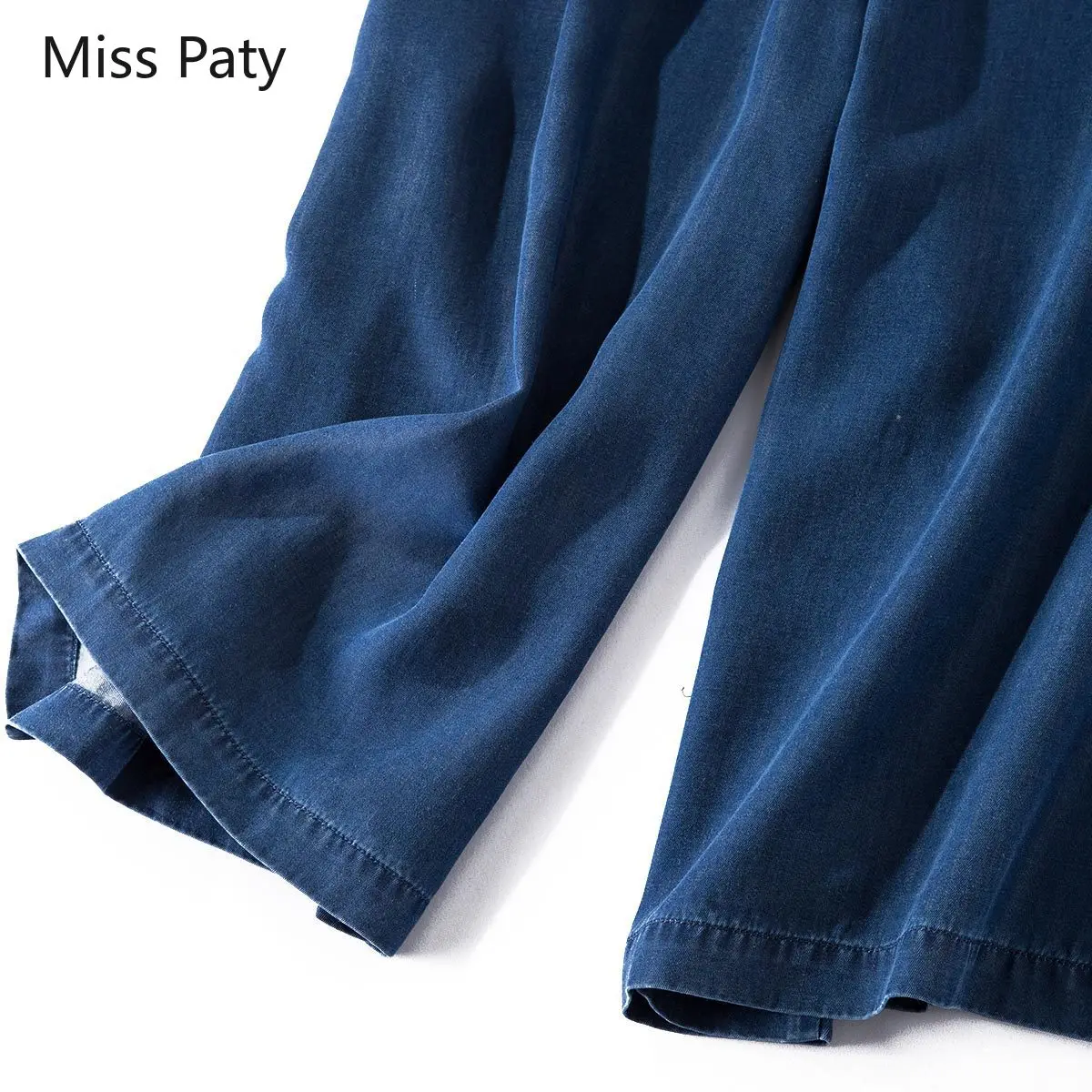 Джинсы-бойфренды женские джинсовые с завышенной талией и широкими штанинами |