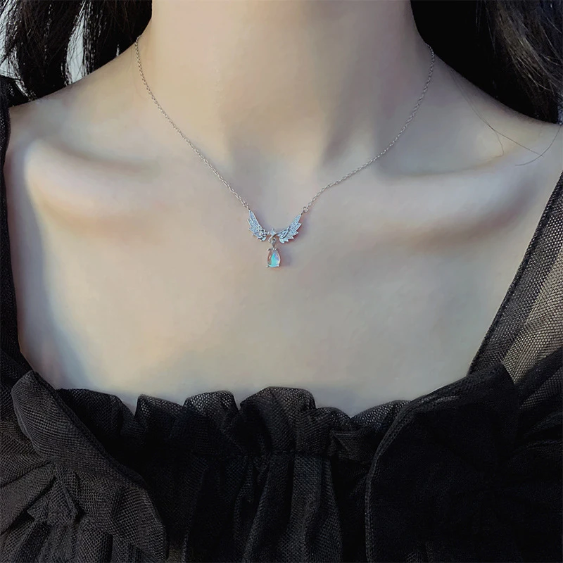 

IHUES Flash Cubic Zirconia Angel Wings Moonstone Necklace Female Romantic Design Light Luxury Simple Korean Joker Clavicle Chain