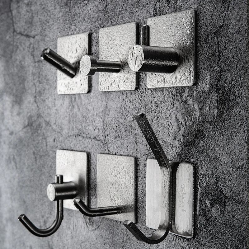 

Three stainless steel strong hooks for household kitchen and bathroom wall hole-free single load-bearing sticky hook