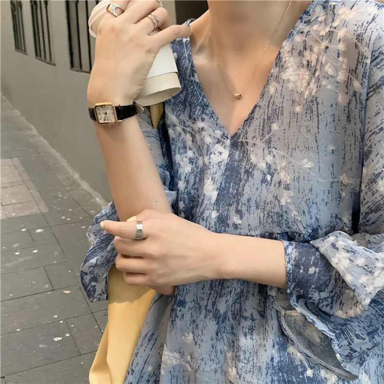 

Feminina Korean Loose Chiffon shirt Women's top Summer Thin V-neck Blusas Wome Vintage Elegant Three Quarter sleeves Tops 112D