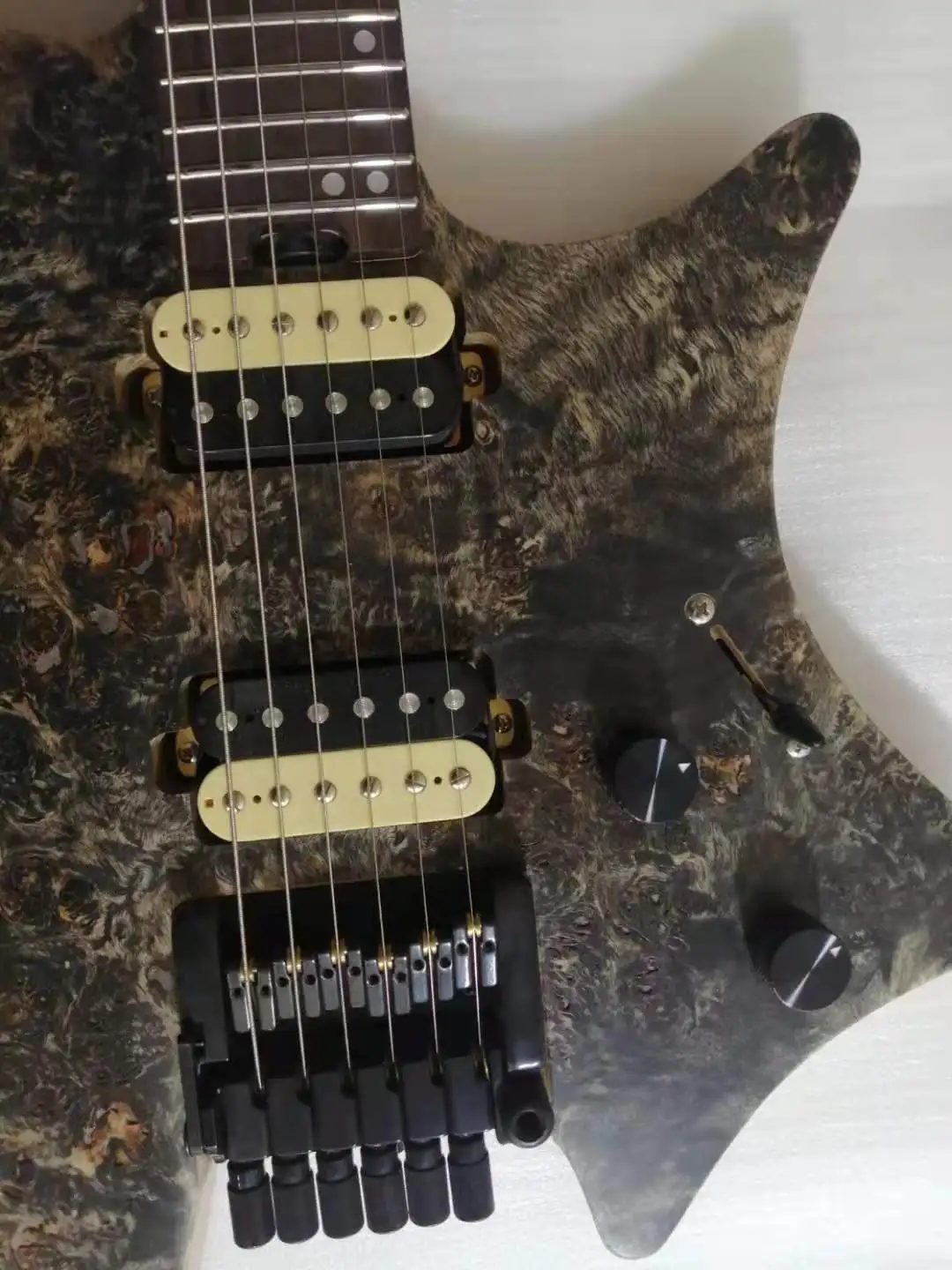 

Guitar. OEM Log Carving, Pattern Unique 6-String Electric Guitar