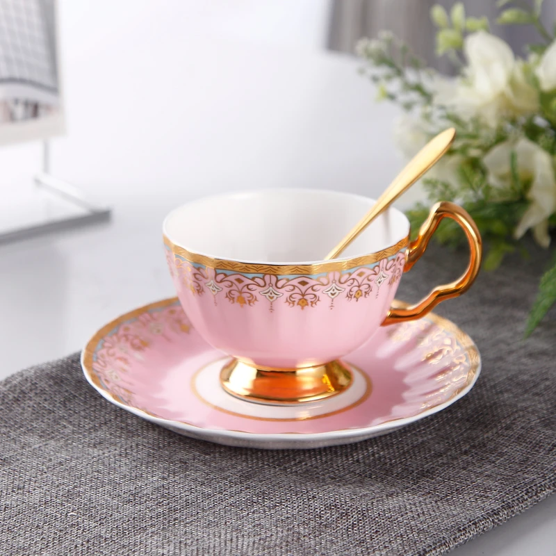 

Estilo europeu conjunto de xicara de cafe luxo elegante osso china cha conjunto flor porcelana casamento tazas cafe drinkware