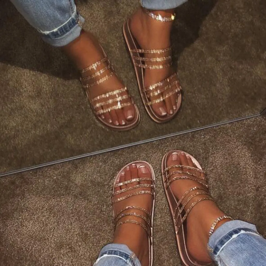 Женские шлепанцы с блестками сандалии ремешками на плоской подошве повседневные