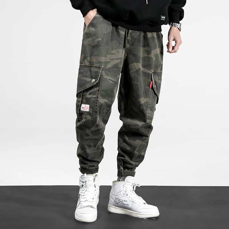 

Newly Fashion Designer Men Jeans Loose Fit Camouflage Wide Leg Trousers Big Pocket Casual Cargo Pants Streetwear Hip Hop Joggers