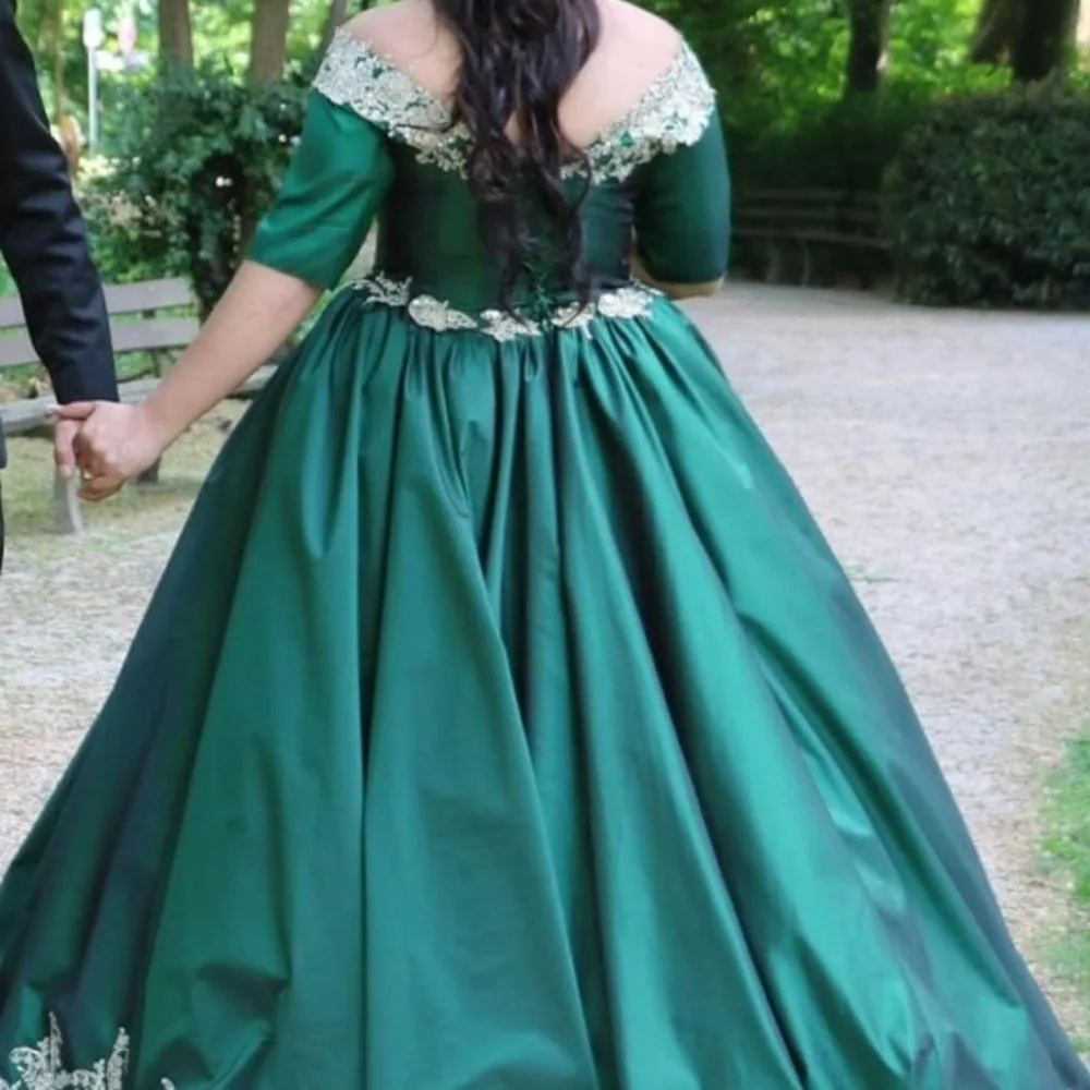 

Plus Size Green Muslim Wedding Dresses with Half Sleeve Appliques Draped Skirt Abric Dubai Wedding Gown Lace Up Back Bridal Gown