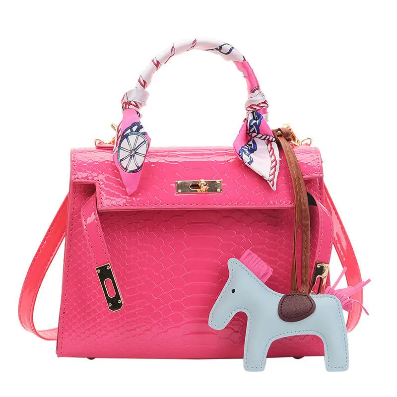 

Шелковая искусственная женская сумка, новинка 2021, модная индивидуальная женская сумка, сумка-мессенджер, сумка на плечо, Сумка с подвеской