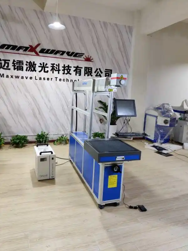 Динамическая крупногабаритная лазерная маркировочная машина CO2 для джинсов