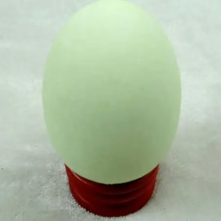 Натуральный камень кварц кристалл светящийся в синем кальците темноте кулон для