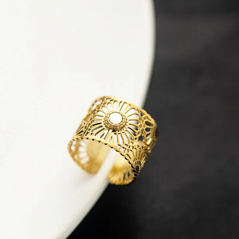

Inlaid Shell Hollowed Out Flower Stainless Steel Ring For Women French Elegant Simple Retro 14k Gold Opening Adjustable Ring