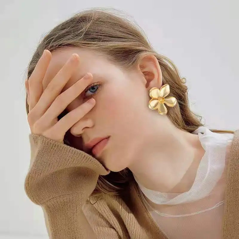 Модные индивидуальные женские серьги креативные простые золотистые из