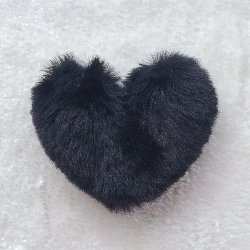 6 штук пушистых мягких помпонов из плюша в форме сердца 75*64 мм, из которых можно сделать украшения и брелки для ключей.