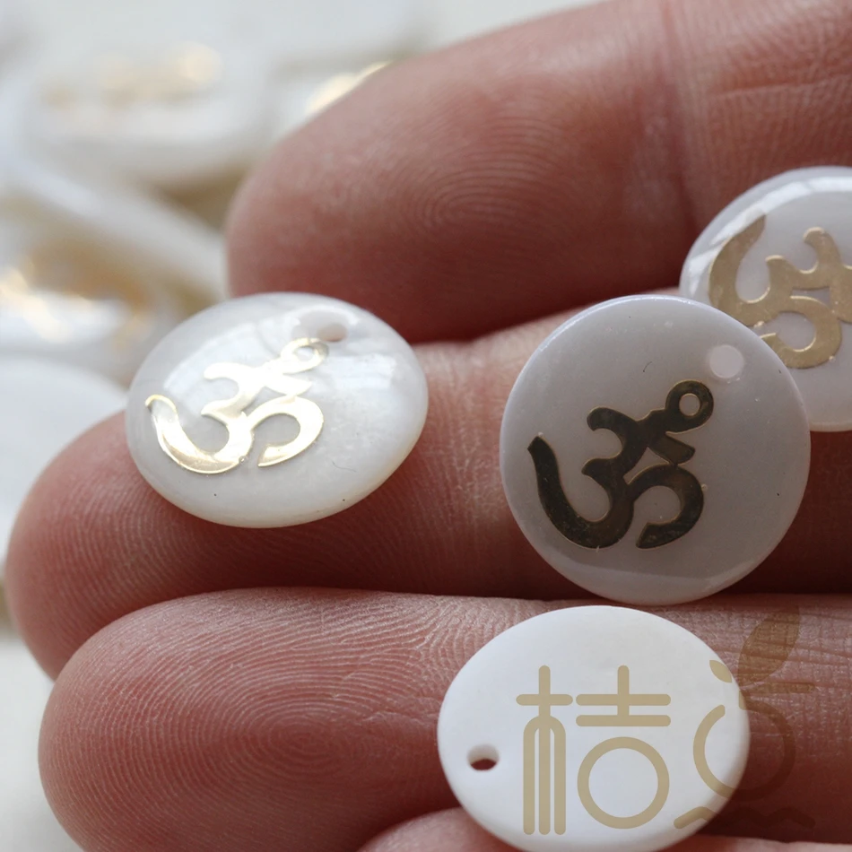

2 Pieces Natural Shell - Hamsa Hand - Yoga - Heart - Cat - Charm - Round (B205)