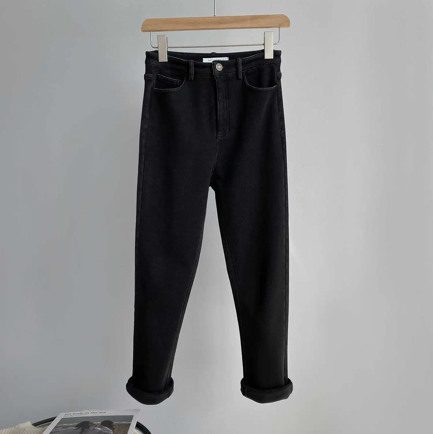 

COZOK Slim Leg Pants High Waist Plush Jeans Women's Autumn and Winter Show Slim Leg Pants 1901