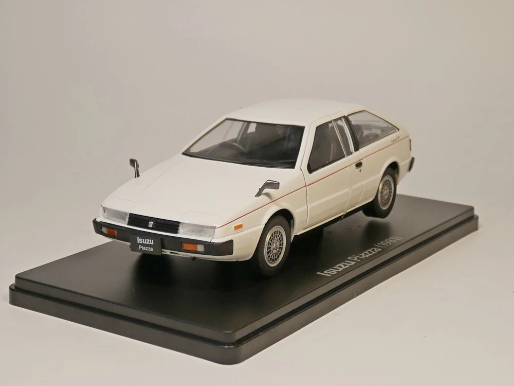 Коллекция японских автомобилей модель автомобиля под давлением ISUZU пьяца 1981