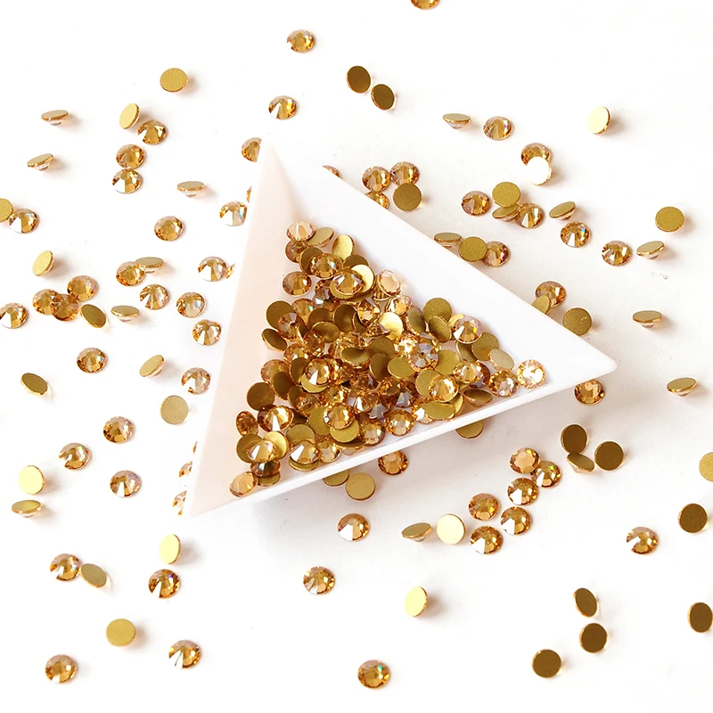Стразы для украшения ногтей с плоской задней поверхностью золотыми тенями |