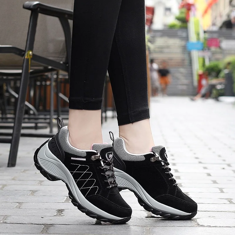 Женские кроссовки на шнуровке повседневные однотонные дышащие платформе для