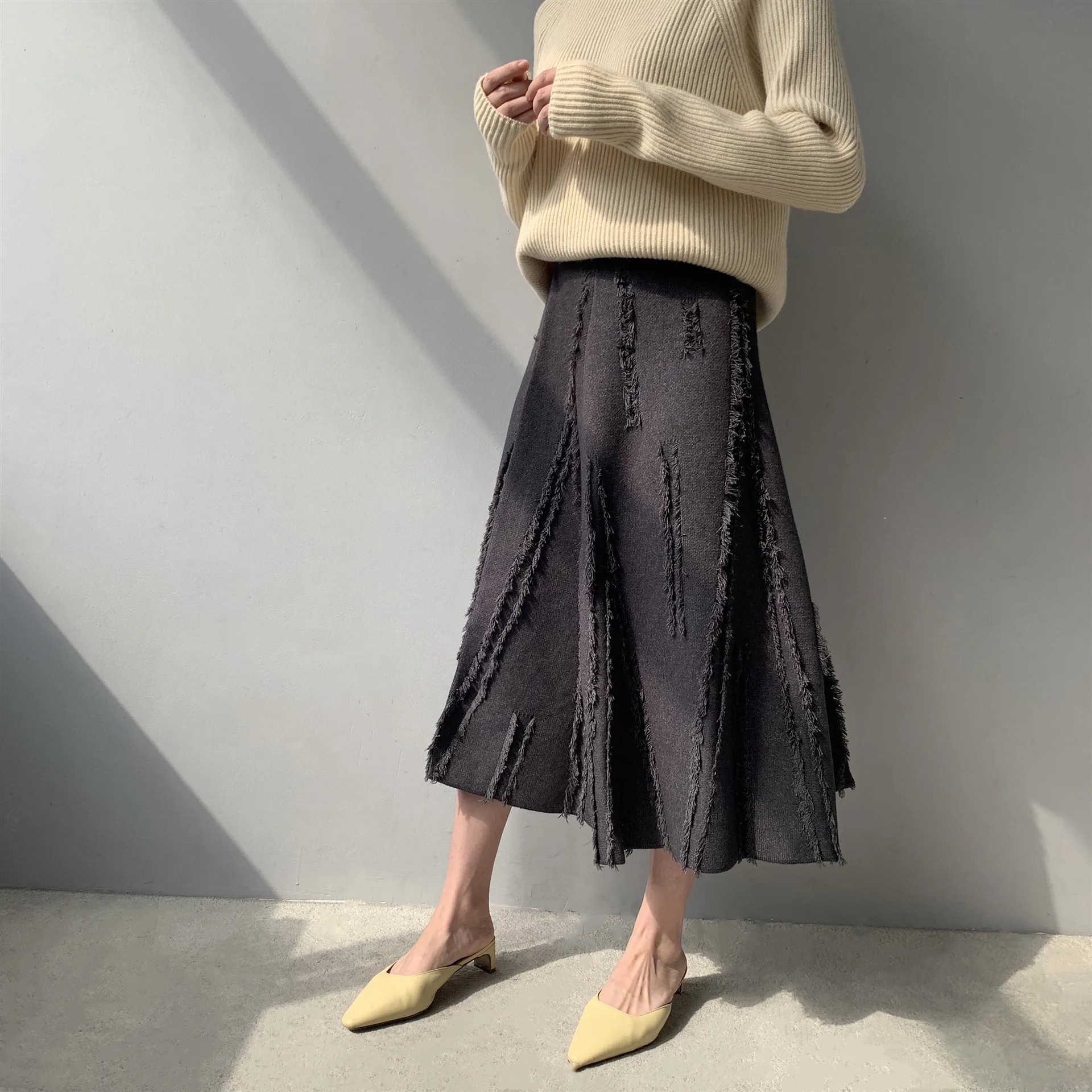 Женская трикотажная юбка с бахромой плотная свободная теплая однотонная